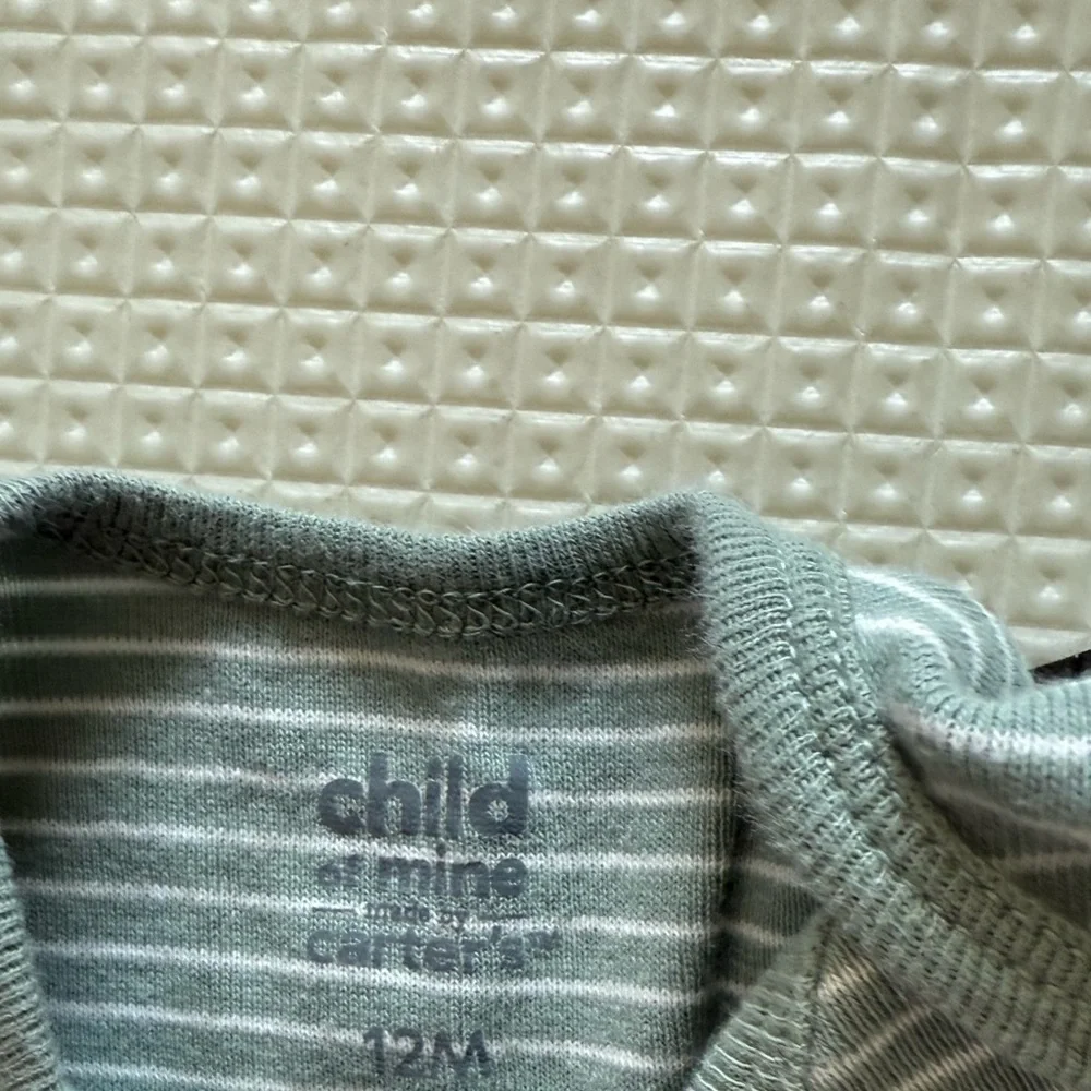 Carters|Baby gender neutral outfit,Striped Green onesie and Gray leggings•••12M